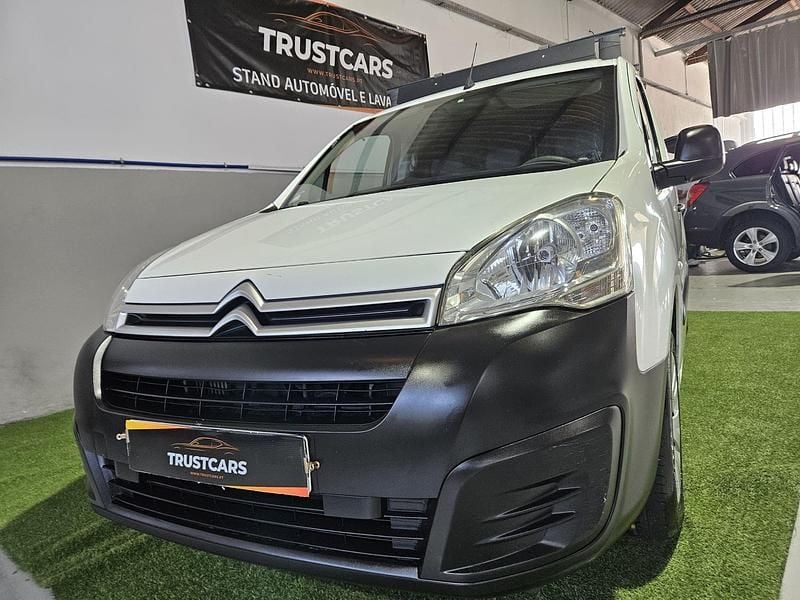 Branco Usado 2016 Citroën Berlingo Monovolume | € 9.500 (Preço justo) - Imagem 1/4