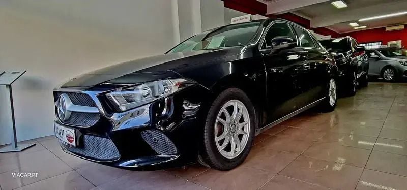 Preto Usado 2020 Mercedes A180 Style Citadino | € 20.950 (Bom preço) - Imagem 1/4