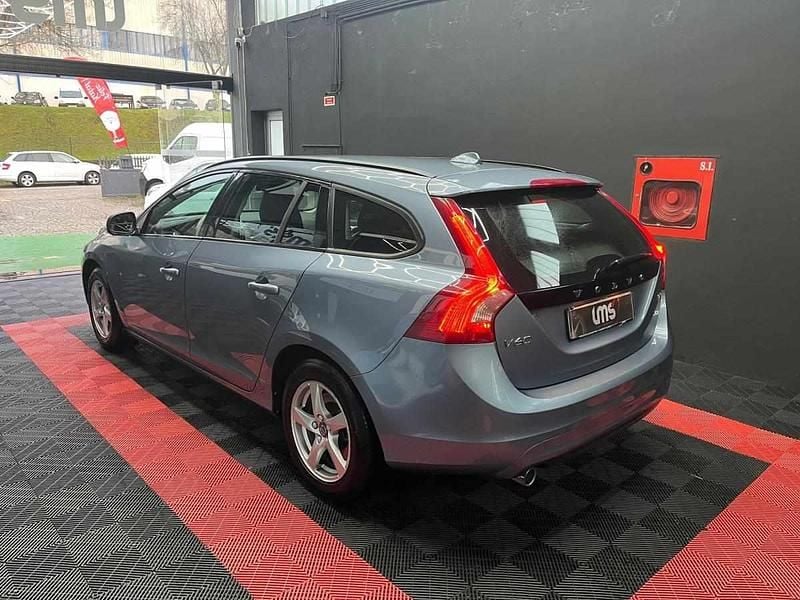 Usado Volvo V60 150 HP (110 kW) 2017 Azul Carrinha