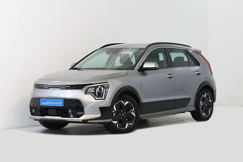 Cinzento Usado 2023 Kia e-Niro SUV | € 29.500 (Preço justo) - Imagem 1/2