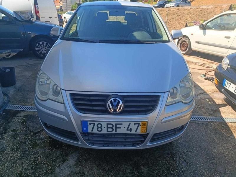 Cinzento Usado 2006 VW Polo Citadino | € 4.250 (Preço justo) - Imagem 1/4