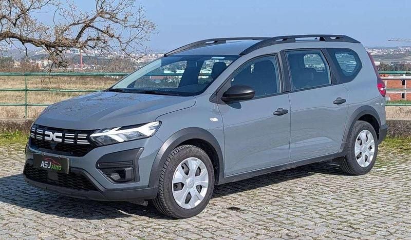 Usado Dacia Jogger Essentiel 110 HP (80 kW) 2023 Cinza Monovolume