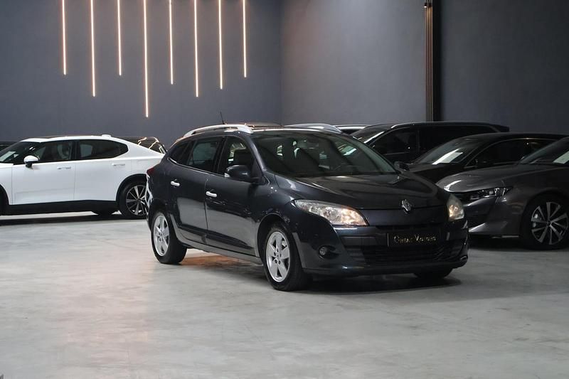 Usado Renault Mégane III 110 HP (80 kW) 2010 Antracite