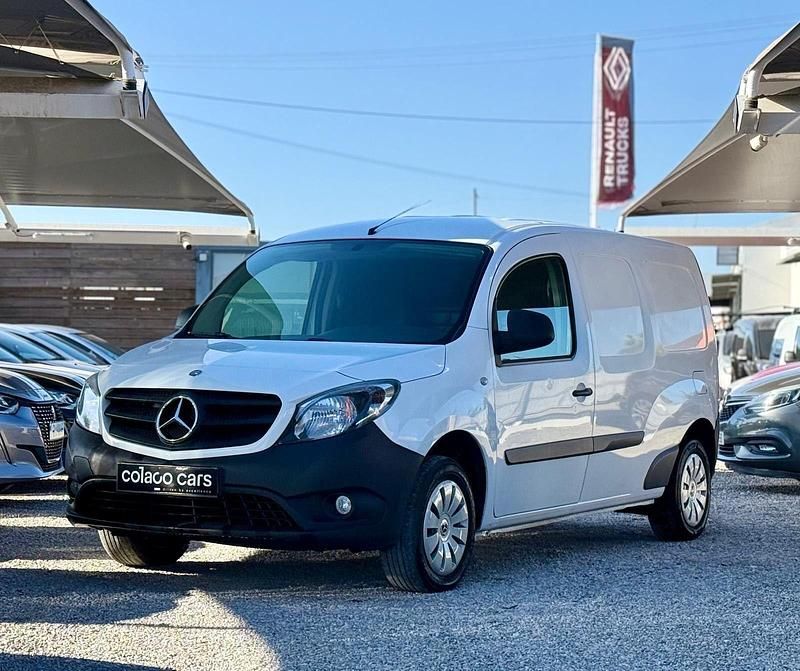 Usado Mercedes Vito 88 HP (64 kW) 2019 Branco Van