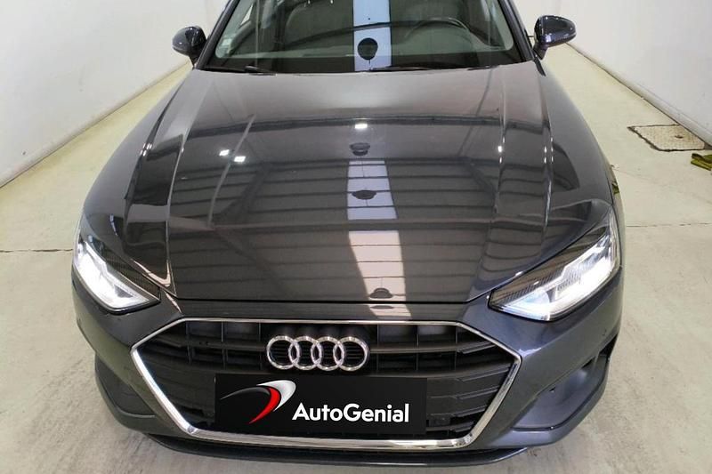 Cinzento Usado 2022 Audi A4 Carrinha | € 29.986 - Imagem 1/4
