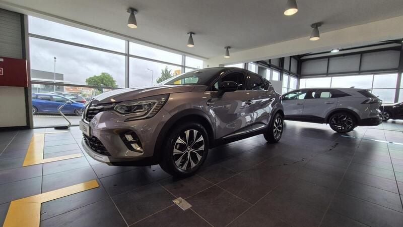 Cinzento Usado 2023 Renault Captur Techno SUV | € 20.500 (Preço justo) - Imagem 1/4