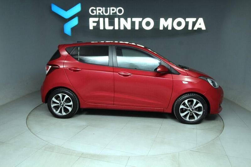 Usado Hyundai i10 Comfort 66 HP (48 kW) 2019 Vermelho Citadino