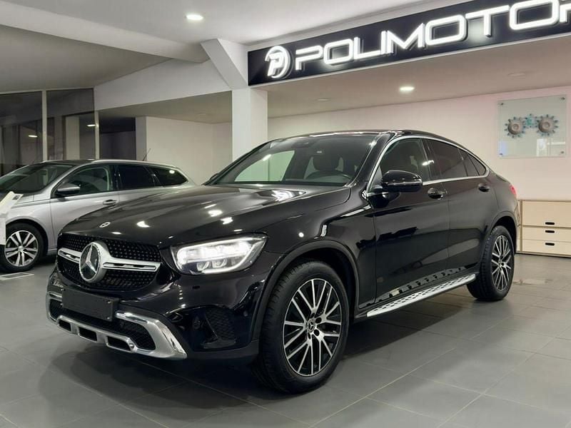 Usado Mercedes GLC300 245 HP (180 kW) 2021 Preto SUV