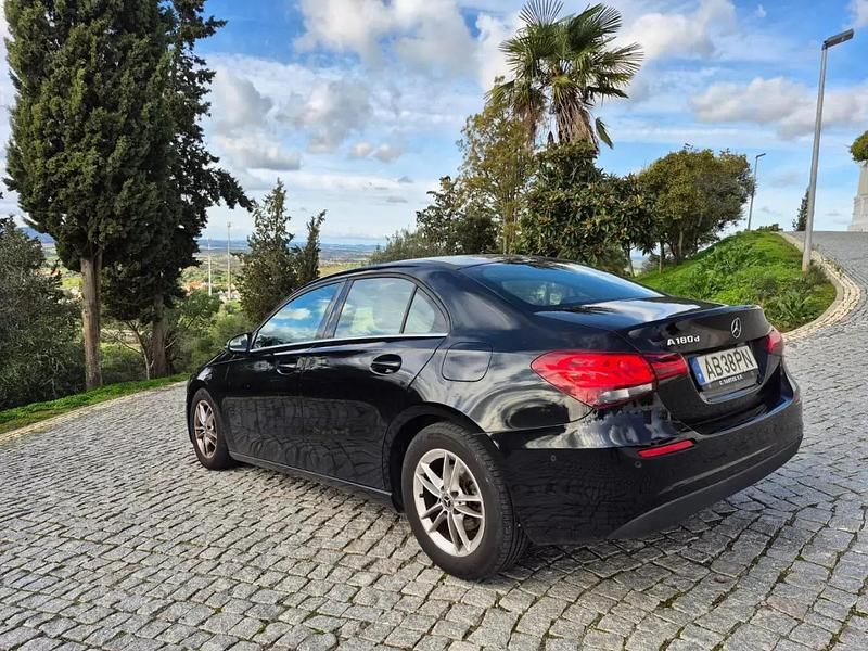 Usado Mercedes A180 Style 116 HP (85 kW) 2020 Preto Citadino
