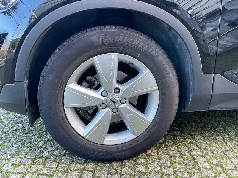 Usado Volvo XC40 Momentum 129 HP (94 kW) 2022 Preto SUV