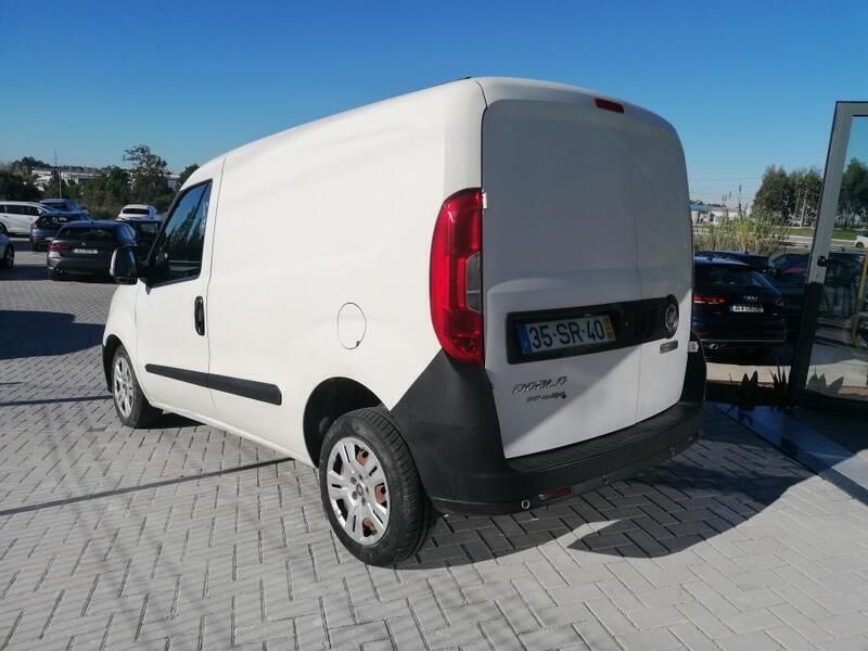 Branco Usado 2017 Fiat Doblò Monovolume | € 10.900 (Caro) - Imagem 1/4