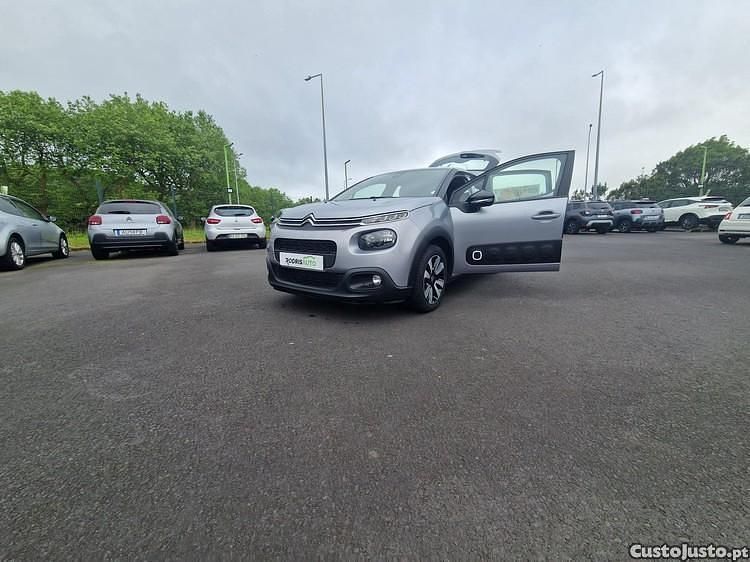 Cinza Usado 2018 Citroën C3 PureTech Citadino | € 12.999 (Preço justo) - Imagem 1/1