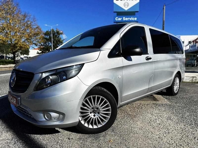 Cinza Usado 2022 Mercedes Vito Monovolume | € 35.900 (Bom preço) - Imagem 1/4