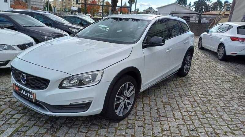 Branco Usado 2015 Volvo V60 CC Summum Carrinha | € 12.750 - Imagem 1/4