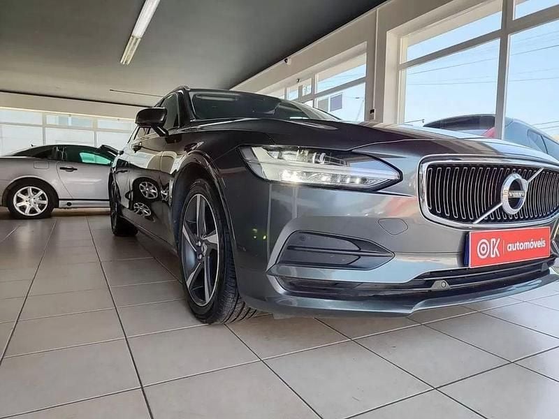Cinzento Usado 2018 Volvo V90 Momentum Carrinha | € 23.250 (Preço justo) - Imagem 1/4