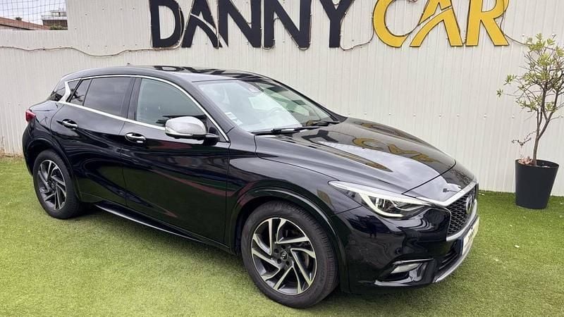 Preto Usado 2017 Infiniti Q30 Citadino | € 17.500 - Imagem 1/4