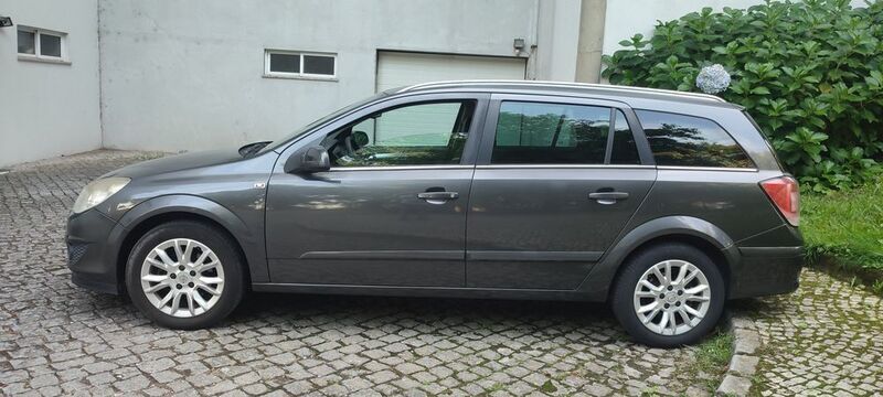Usado 2009 Opel Astra Cosmo Sedan | € 3.450 (Bom preço) - Imagem 1/4