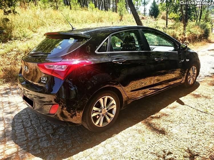 Preto Usado 2013 Hyundai i30 Comfort Citadino | € 6.999 - Imagem 1/1