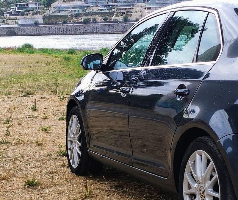 Usado 2005 VW Jetta Sedan | € 4.750 - Imagem 1/4