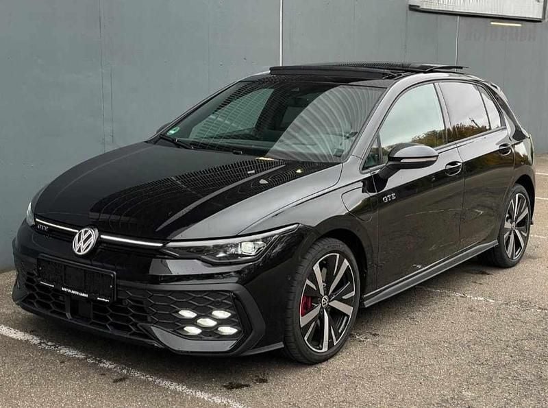 Preto Usado 2025 VW Golf VIII GTE | € 45.900 - Imagem 1/4