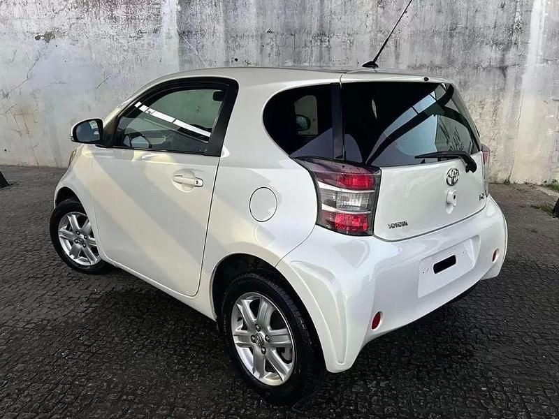 Usado Toyota iQ 68 HP (50 kW) 2011 Branco Citadino