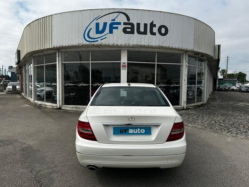 Usado Mercedes C180 Avantgarde 120 HP (88 kW) 2013 Branco Sedan