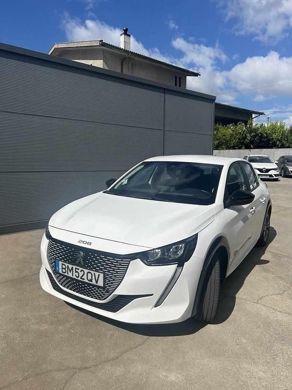 Branco Usado 2023 Peugeot e-208 Citadino | € 20.000 (Bom preço) - Imagem 1/4