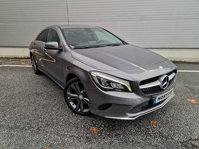 Usado Mercedes CLA180 Urban 109 HP (80 kW) 2017 Cinza Sedan