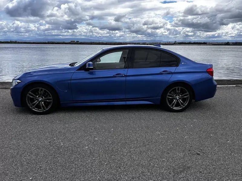 Usado BMW 330e 256 HP (188 kW) 2017 Azul Sedan