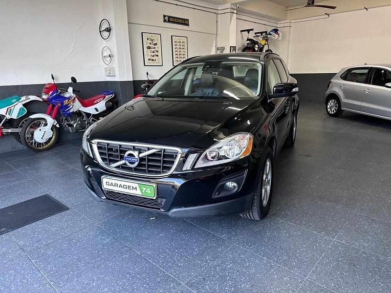 Usado Volvo XC60 Momentum 163 HP (119 kW) 2010 Preto SUV