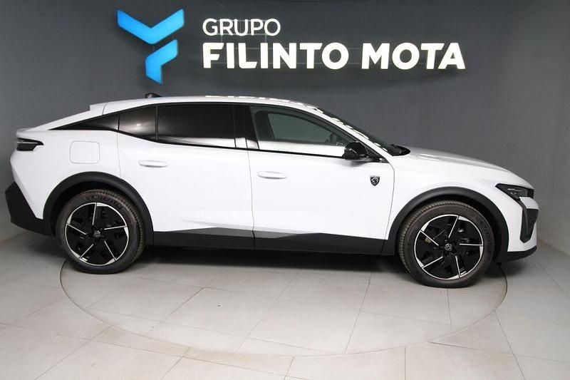 Branco Novo 2025 Peugeot e-408 GT SUV | € 42.990 - Imagem 1/4