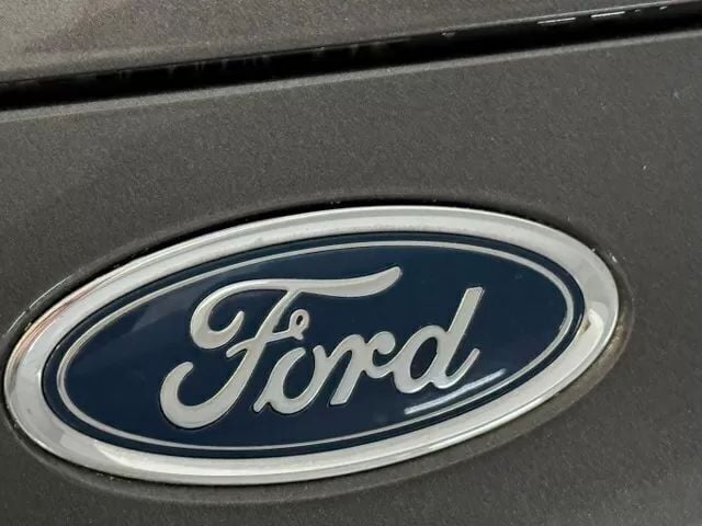 Usado Ford Focus 120 HP (88 kW) 2015 Cinzento Carrinha