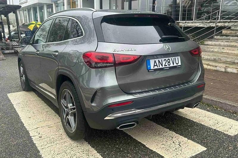 Usado Mercedes GLA180 116 HP (85 kW) 2022 Cinzento SUV