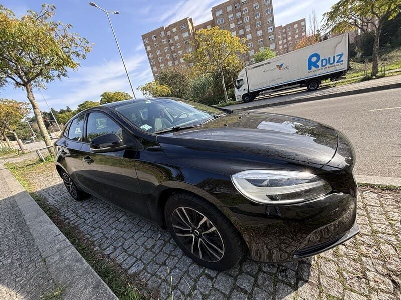 Usado 2019 Volvo V40 Carrinha | € 17.500 - Imagem 1/4