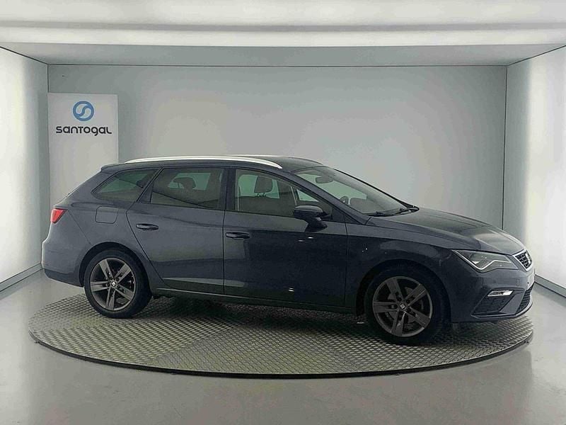 Cinzento Usado 2018 Seat Leon ST FR Carrinha | € 17.490 (Preço elevado) - Imagem 1/4