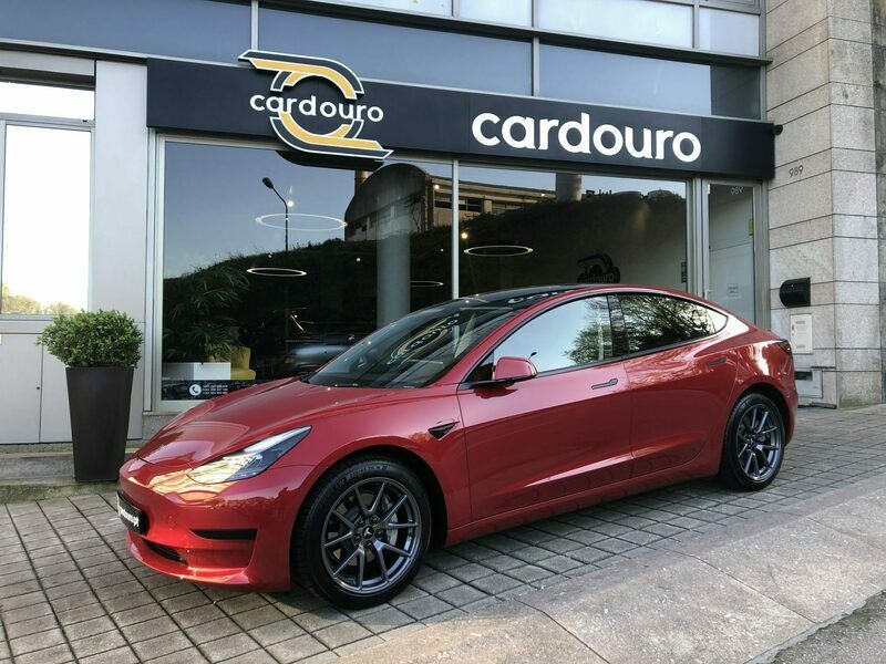 Vermelho preto Usado 2021 Tesla Model 3 Long Range Sedan | € 47.900 - Imagem 1/4