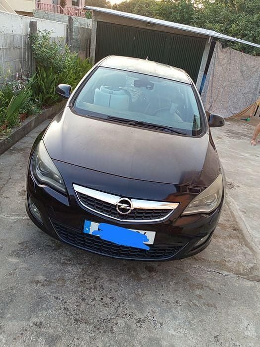 Usado 2010 Opel Astra Sedan | € 5.000 (Preço justo) - Imagem 1/4
