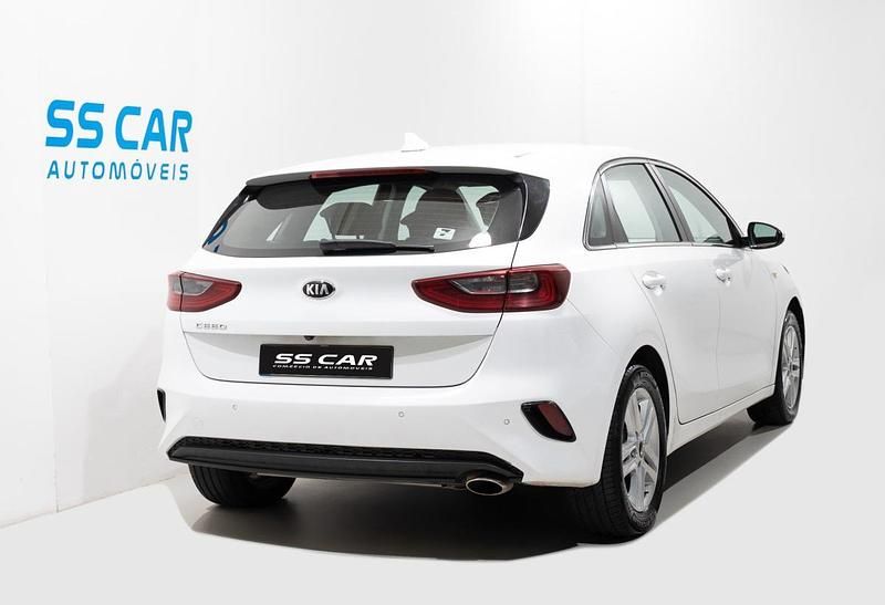 Usado Kia Ceed 120 HP (88 kW) 2021 Branco Citadino