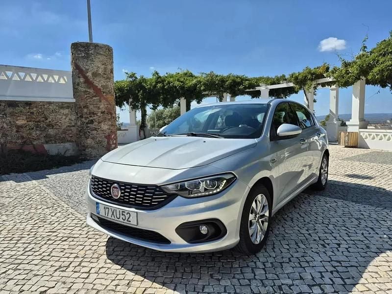 Cinzento Usado 2019 Fiat Tipo Lounge | € 12.900 (Preço justo) - Imagem 1/4