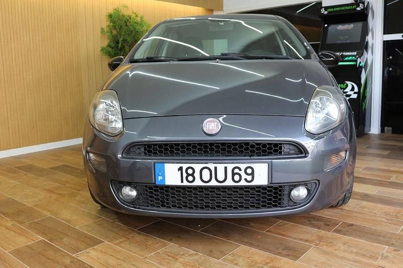 Usado Fiat Punto Evo 85 HP (62 kW) 2014 Cinzento Citadino