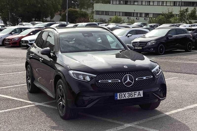 Preto Novo 2025 Mercedes GLC300 SUV | € 73.300 - Imagem 1/4