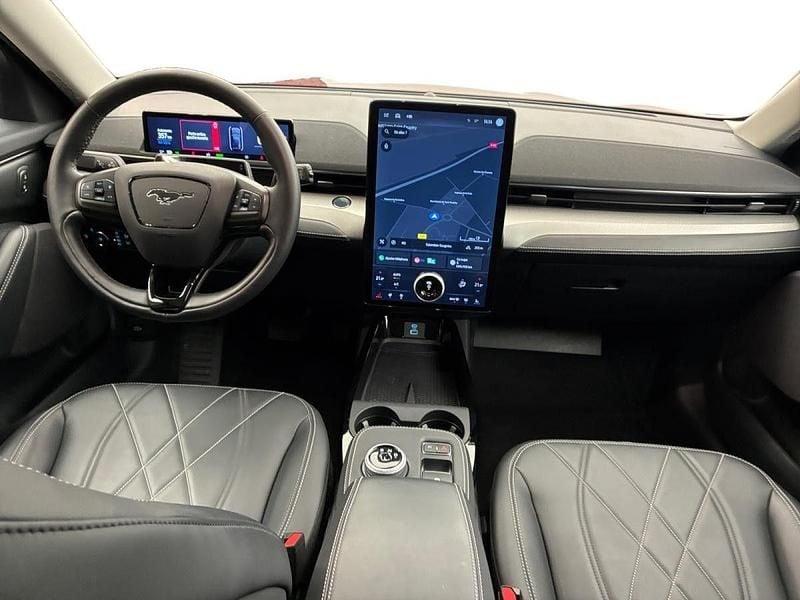 Usado Ford Mustang Mach-E Standard Range 197 kW (269 HP) 2023 Vermelho SUV