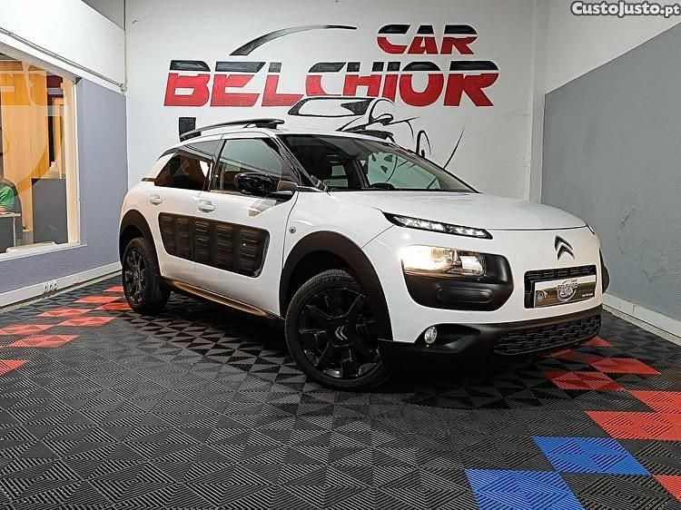 Usado Citroën C4 Cactus Feel 100 HP (73 kW) 2015 Branco Citadino