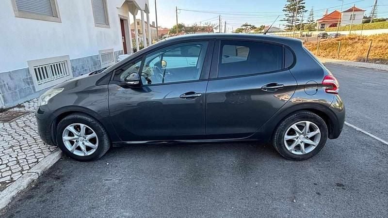 Cinzento Usado 2015 Peugeot 208 Citadino | € 8.500 (Preço justo) - Imagem 1/4