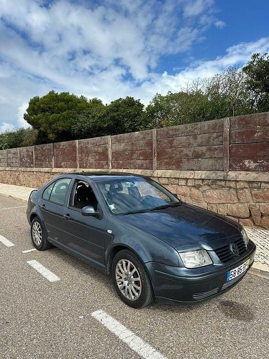 Usado 2001 VW Bora Sedan | € 3.900 - Imagem 1/4