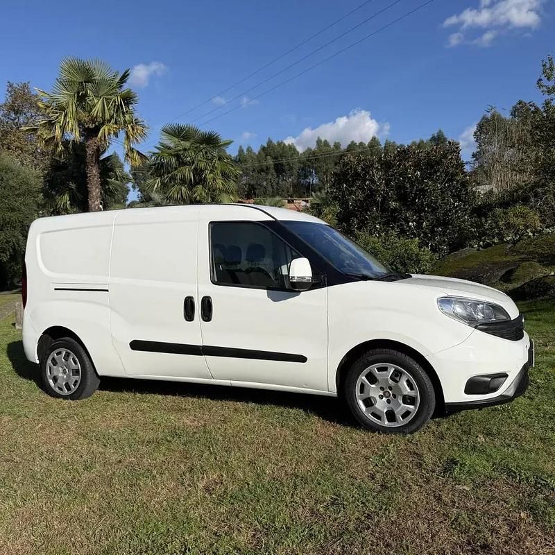 Usado Fiat Doblò 90 HP (66 kW) 2017 Branco Monovolume