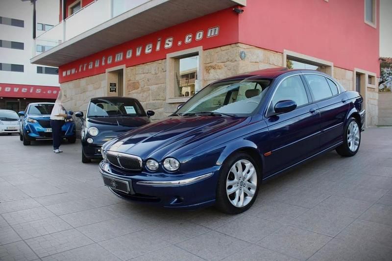 Azul Usado 2003 Jaguar X-type Executive Sedan | € 9.990 - Imagem 1/4