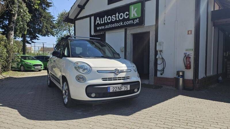Branco Usado 2012 Fiat 500L Monovolume | € 8.800 (Preço elevado) - Imagem 1/4