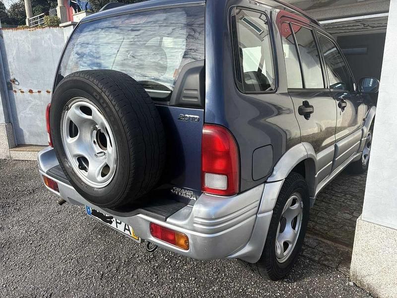 Usado Suzuki Grand Vitara 90 HP (66 kW) 2000 Sedan