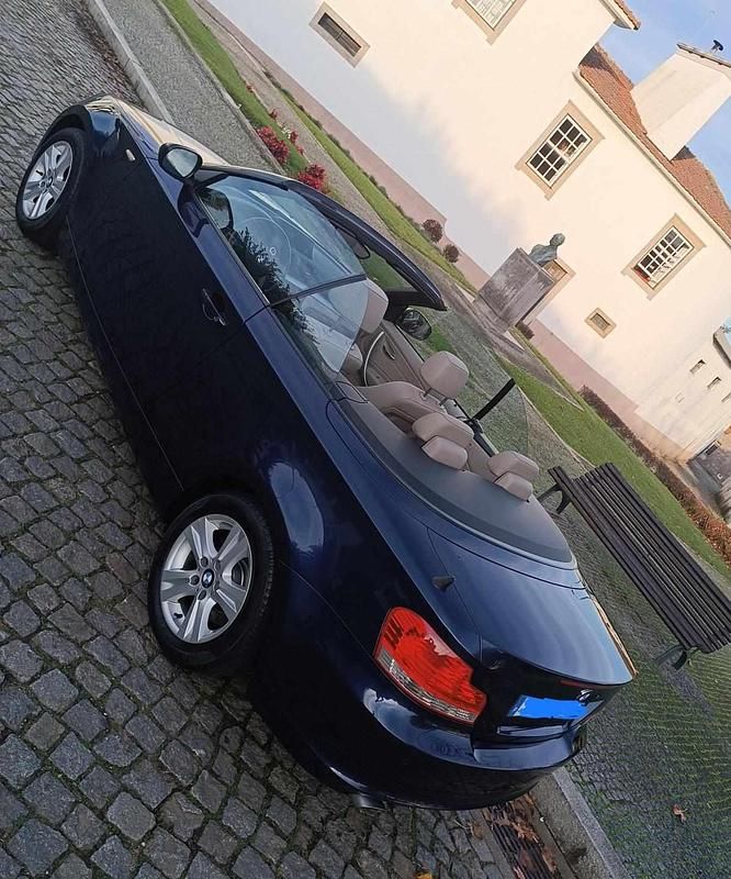 Azul Usado 2010 BMW 118 Citadino | € 12.900 (Caro) - Imagem 1/4